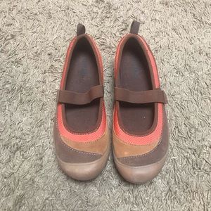 Like new Terrain by Khombu, size 8